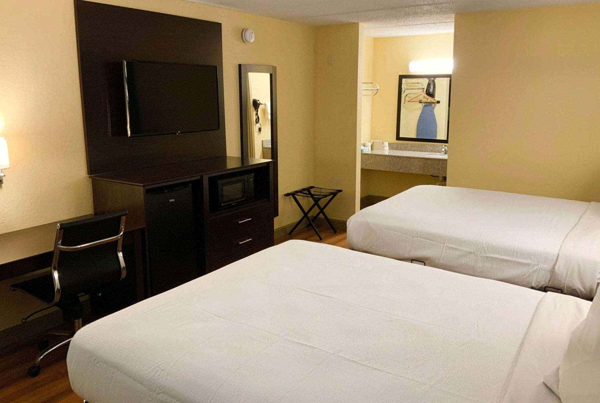 Days Inn By Wyndham Troy Il Dış mekan fotoğraf