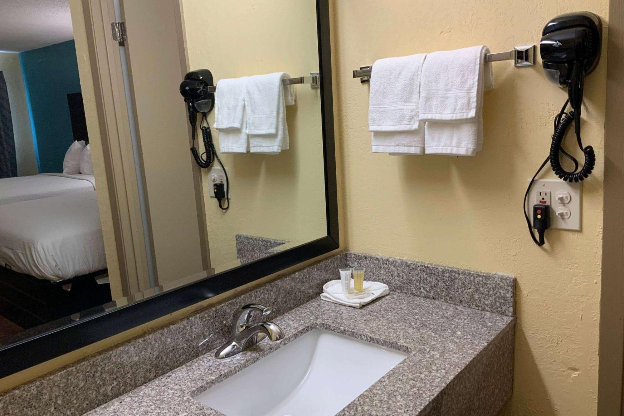 Days Inn By Wyndham Troy Il Dış mekan fotoğraf